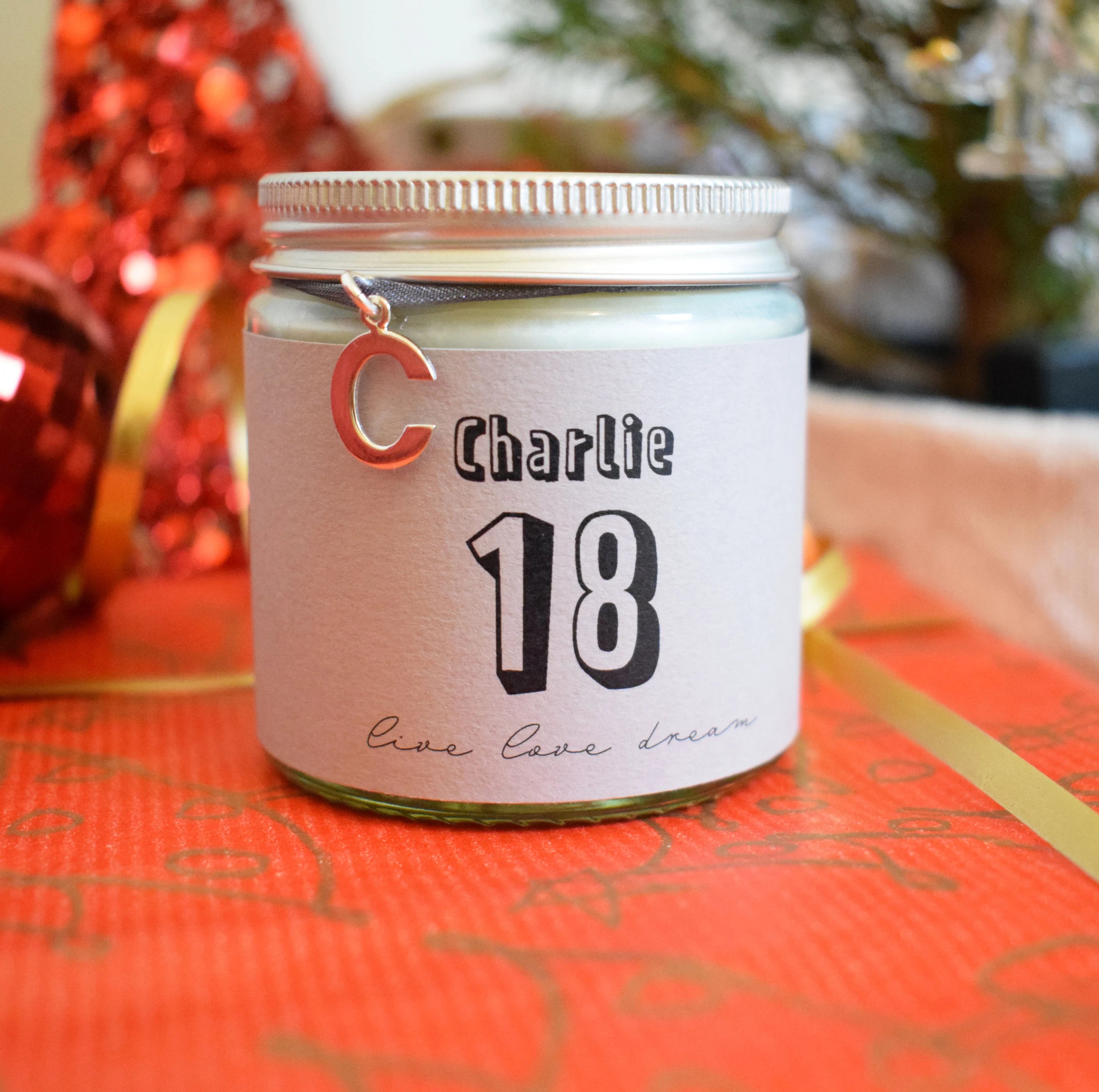 Marigold Charms 18th Birthday candela profumata personalizzata