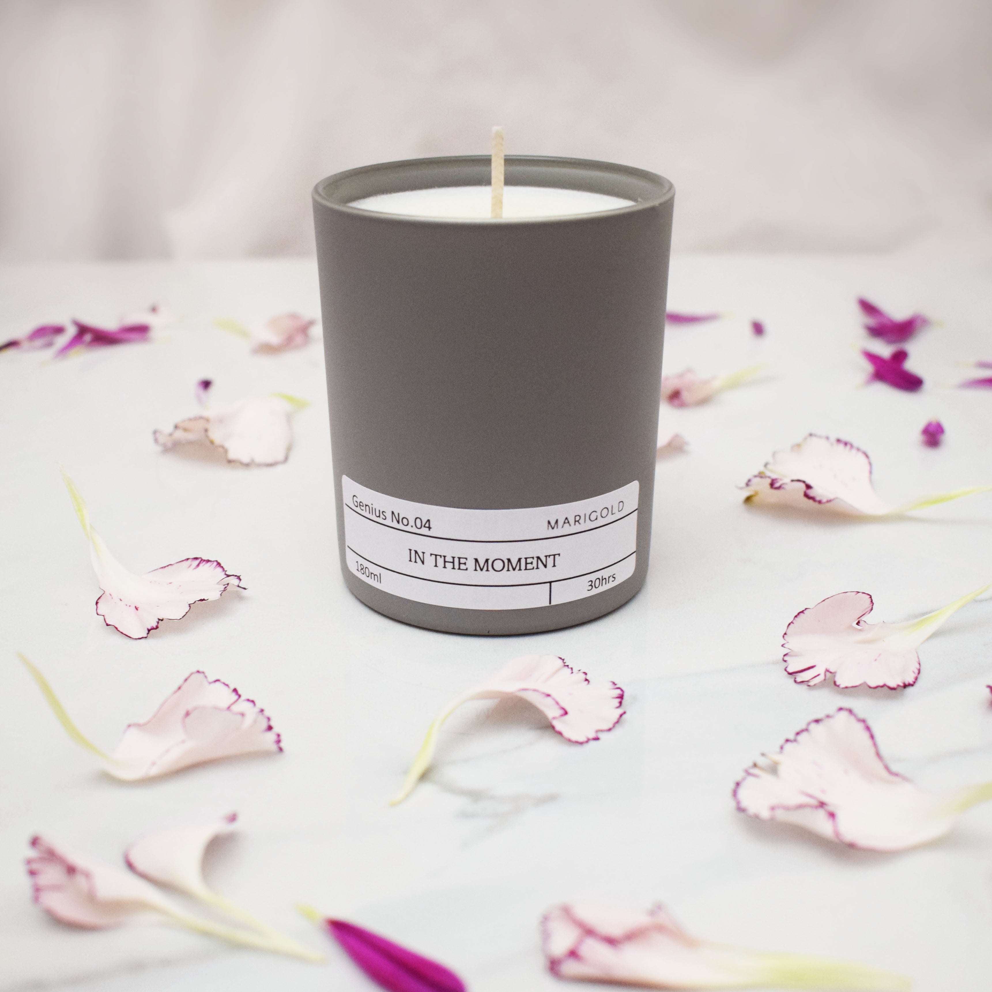 Marigold Charms In the Moment candela profumata 180 ml sandalo