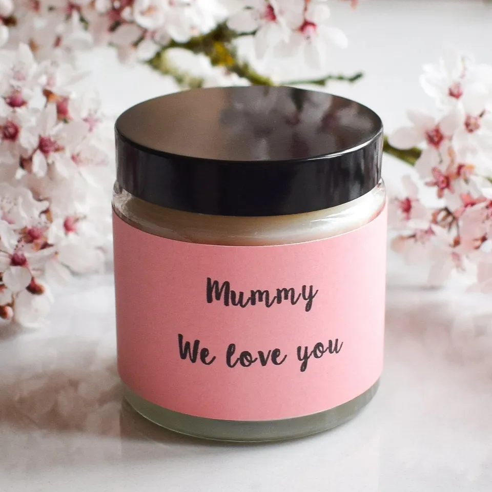 Marigold Charms Mummy We Love You candela personalizzata mamma