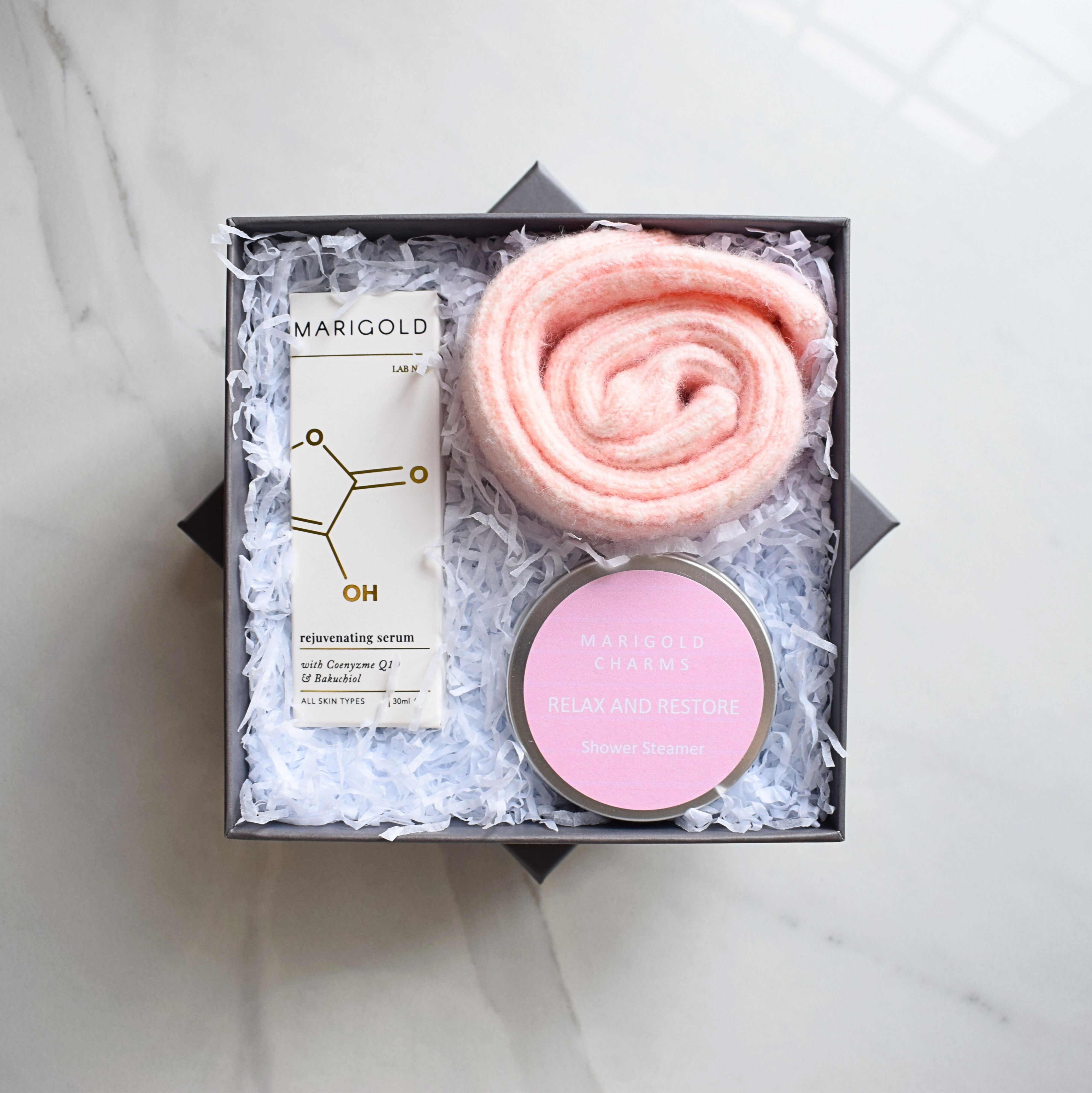 Marigold Charms Pamper Time cofanetto regalo siero viso calzini