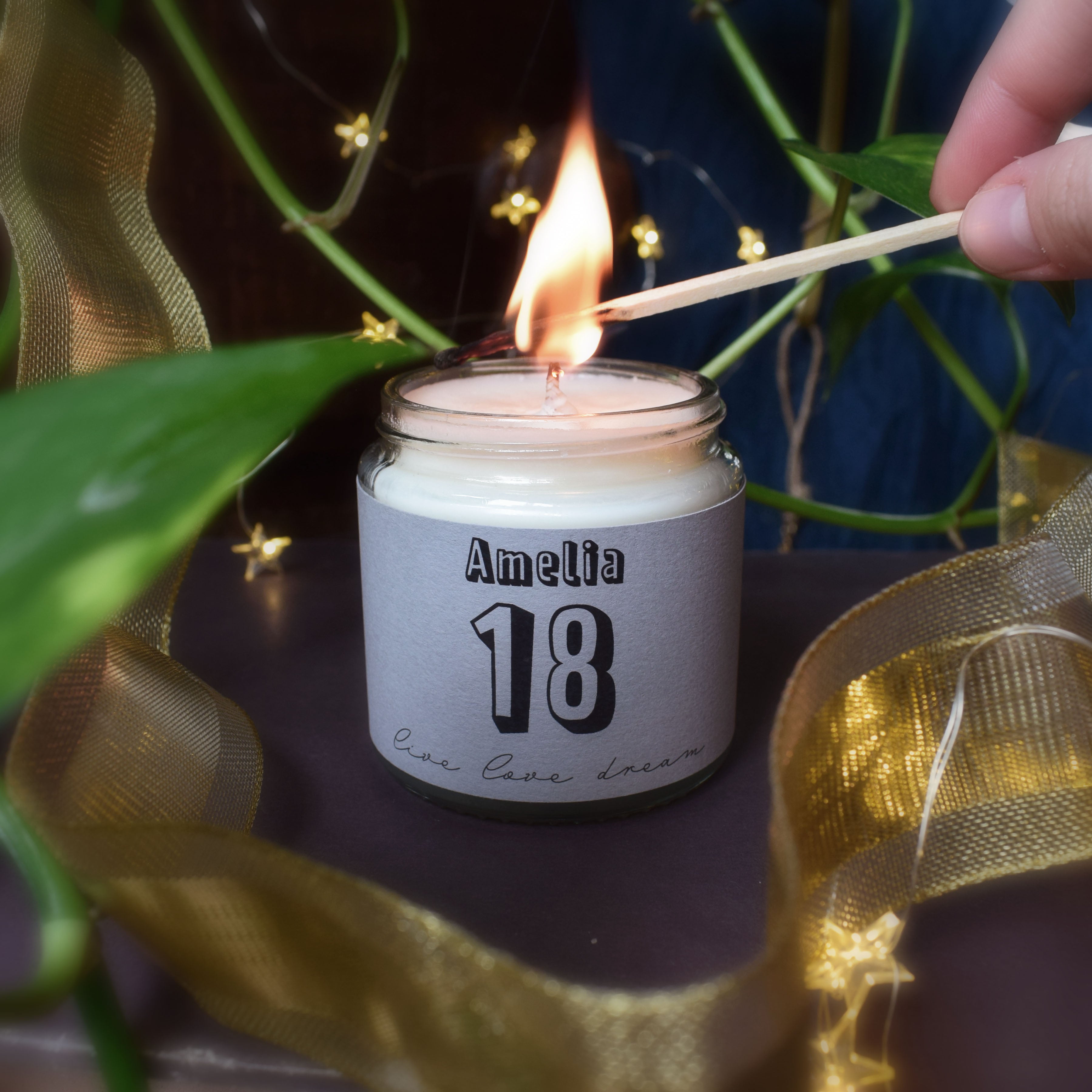 Marigold Charms 18th Birthday candela profumata personalizzata