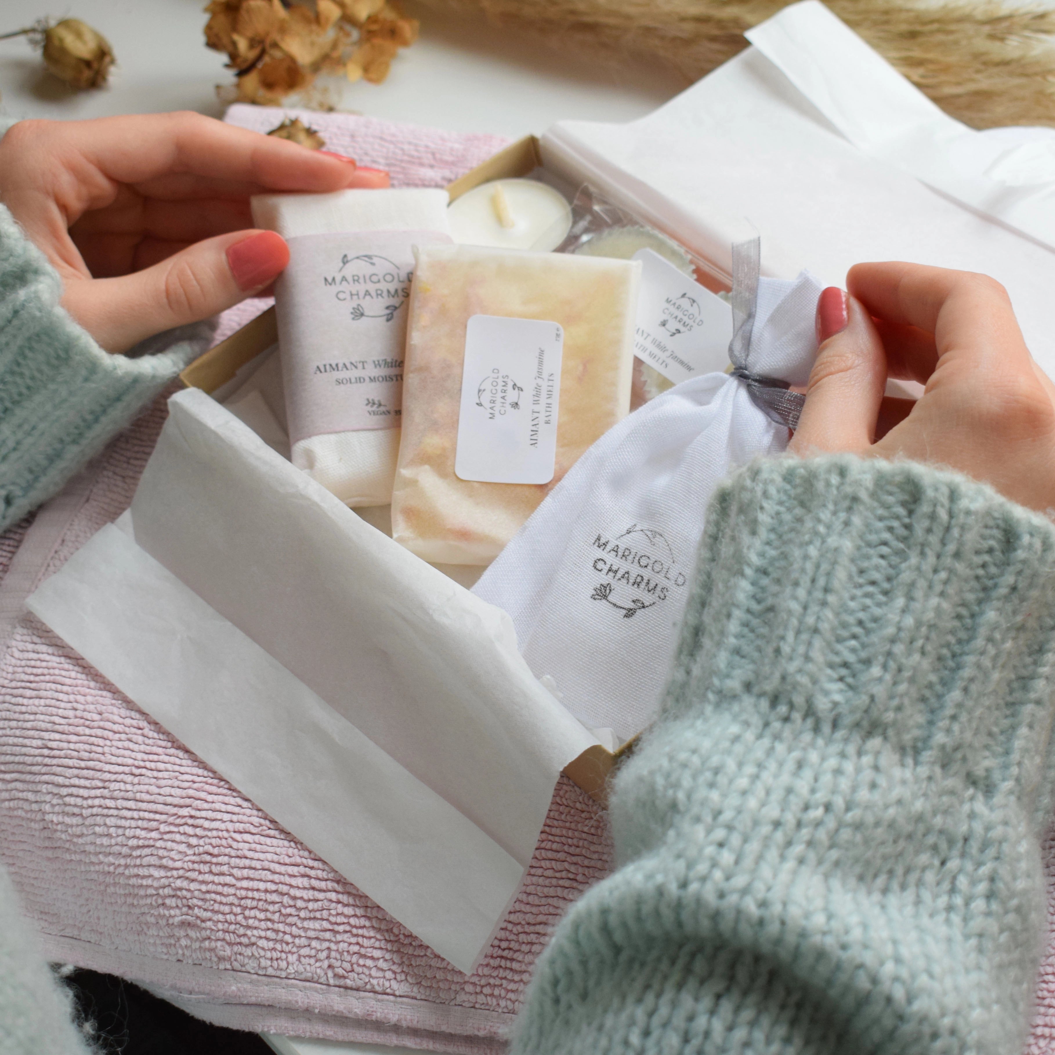 Marigold Charms Organic Letterbox Set Regalo Spa White Jasmine