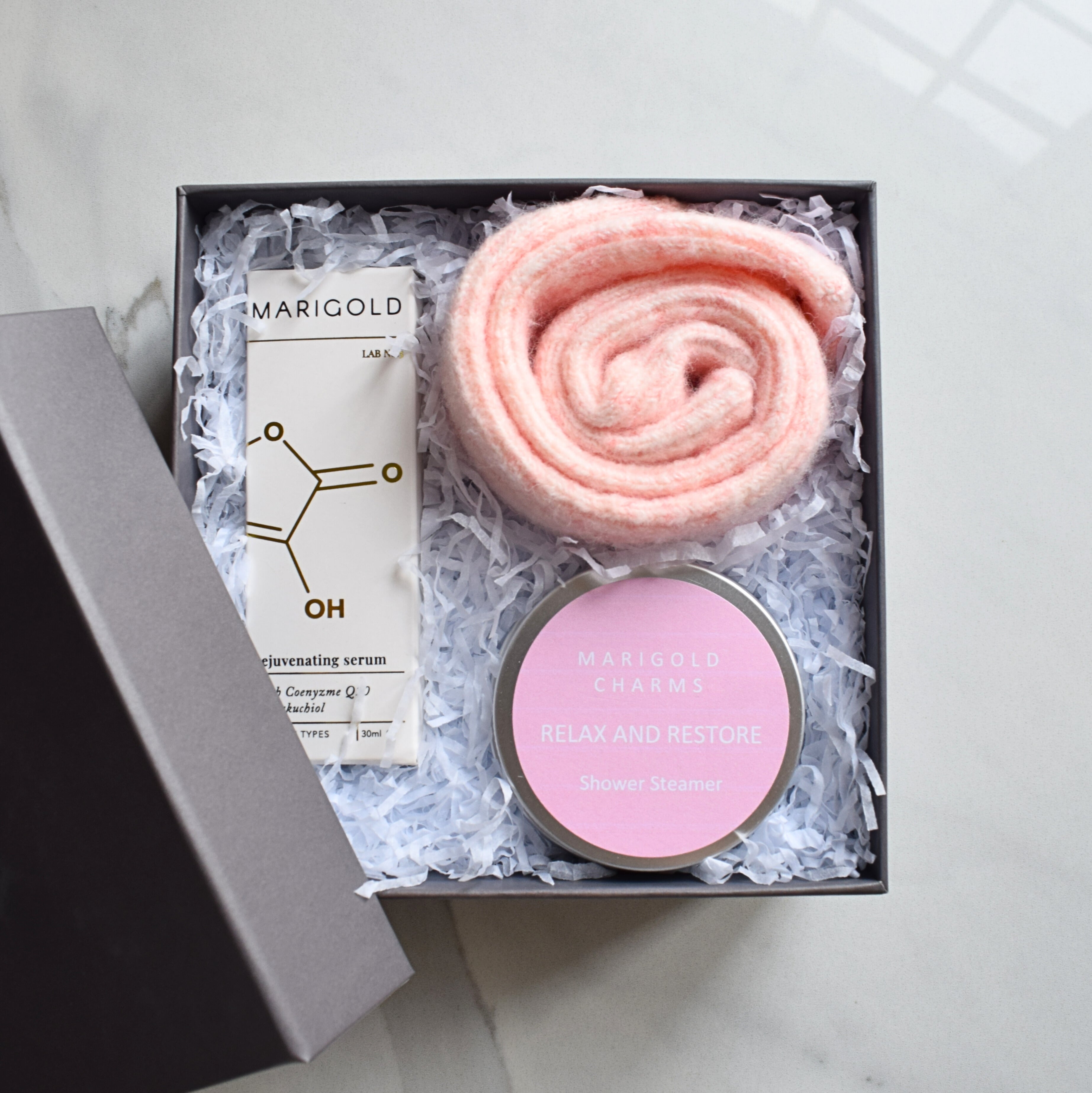 Marigold Charms Pamper Time cofanetto regalo siero viso calzini
