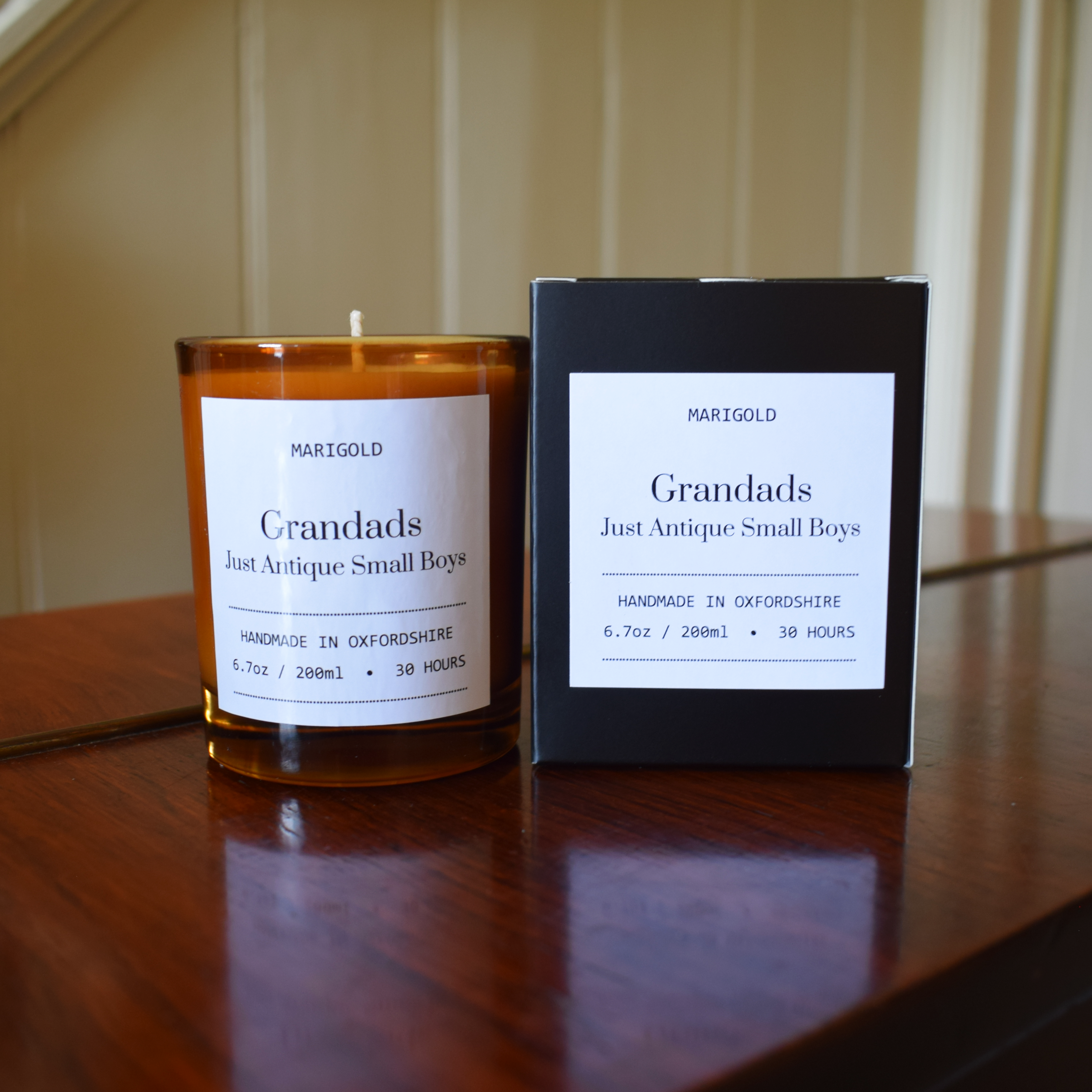 Marigold Charms Grandad candela soia 200 ml sandalwood bergamot
