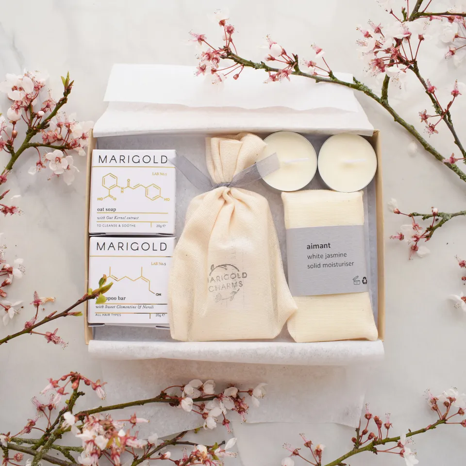 Marigold Charms Relaxation Wellness set letterbox gelsomino