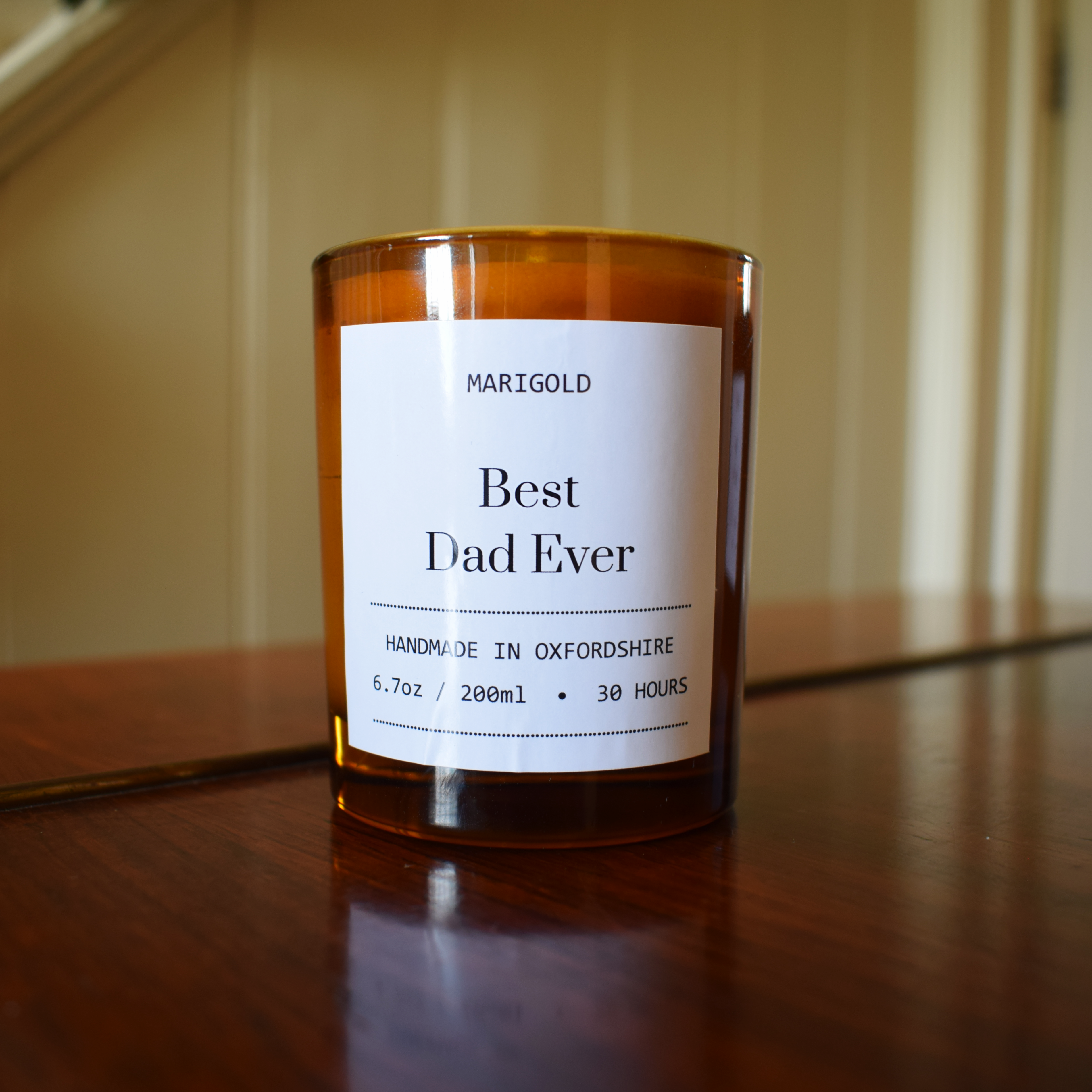 Marigold Charms Best Dad Ever candela profumata sandalo 180 ml