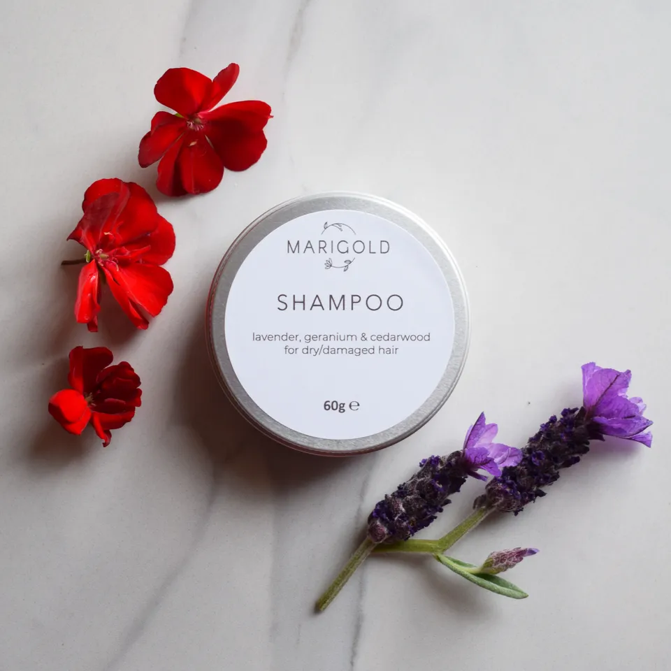 Marigold Charms Lavender Geranium Cedarwood shampoo solido 60 g capelli secchi