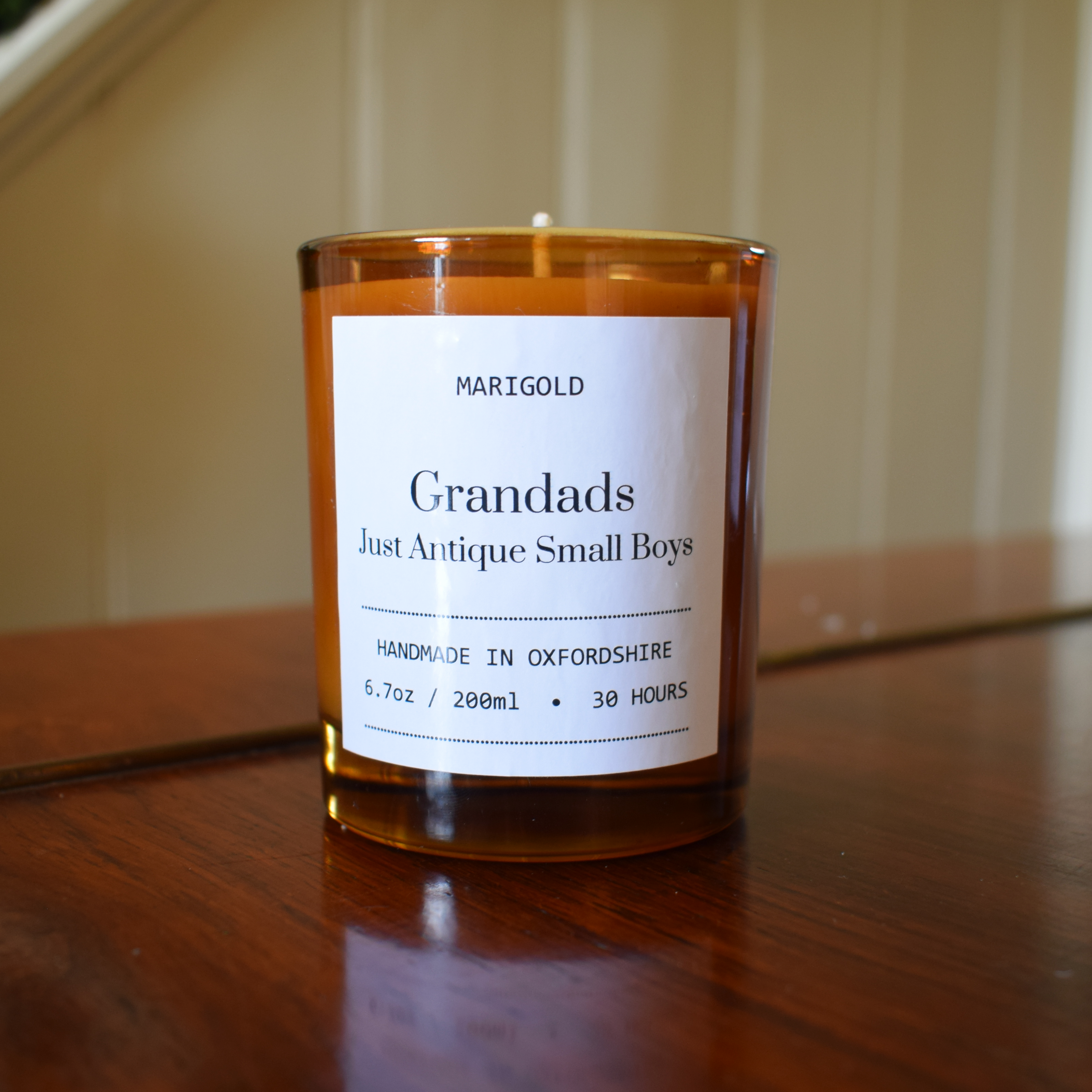 Marigold Charms Grandad candela soia 200 ml sandalwood bergamot