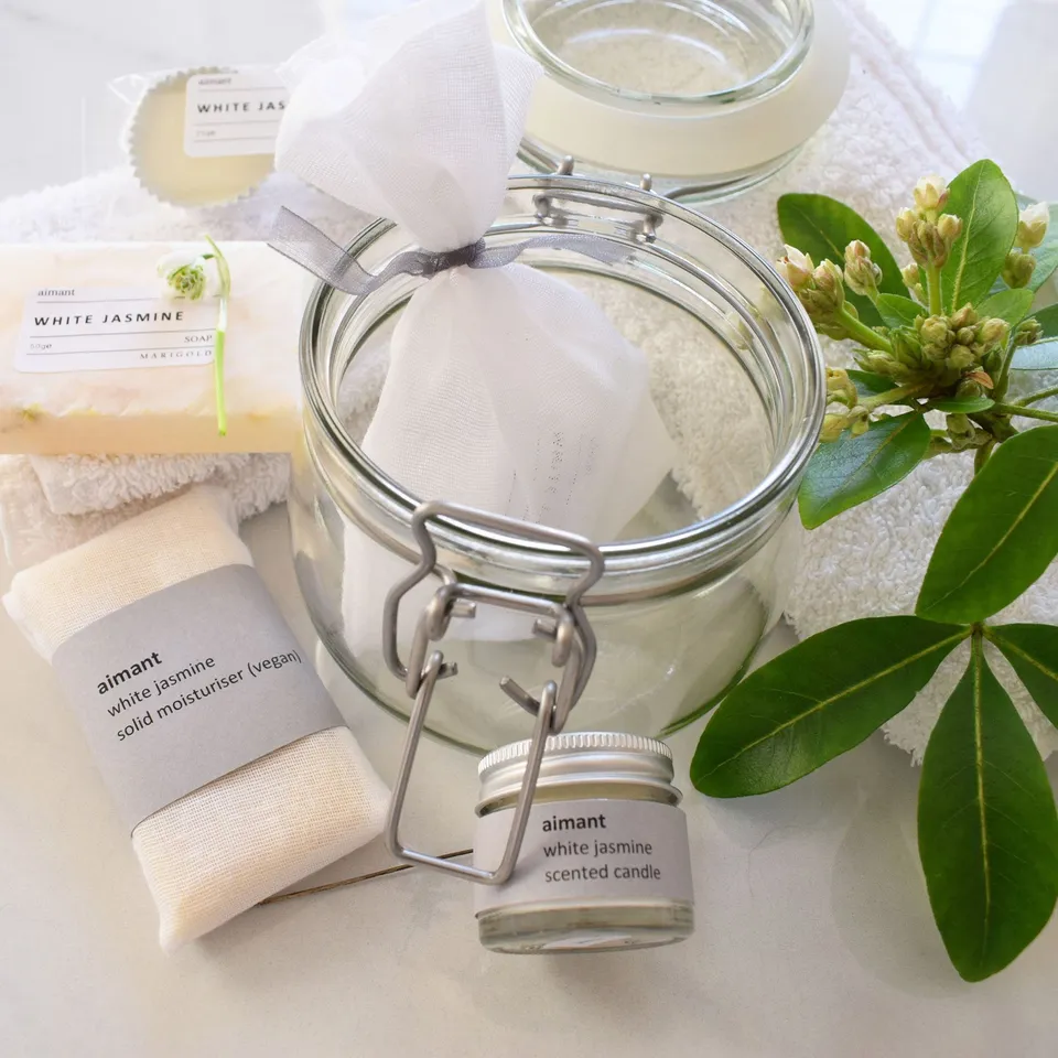 Marigold Charms Vegan Spa in a Jar set regalo gelsomino bianco