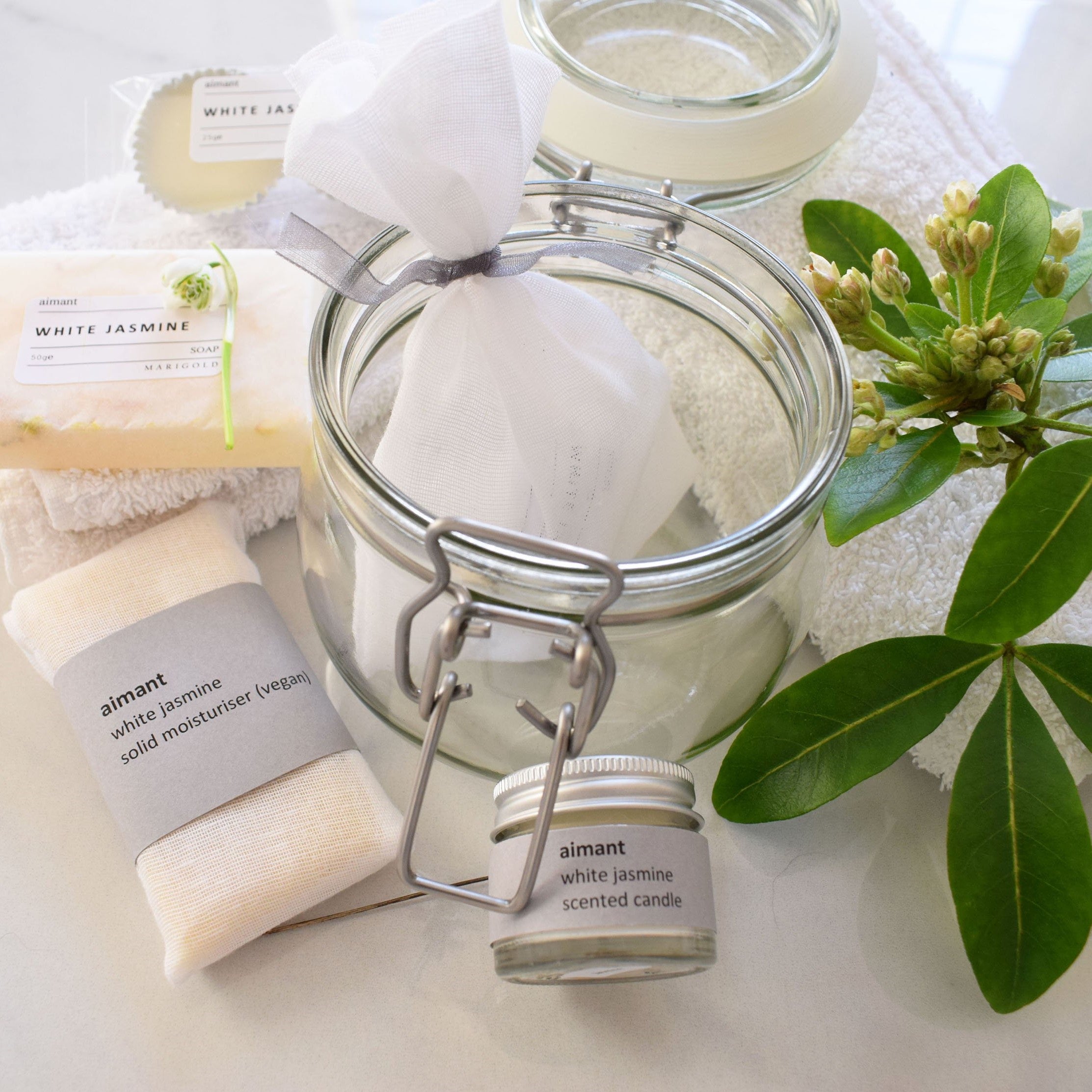 Marigold Charms Vegan Spa in a Jar set regalo gelsomino bianco